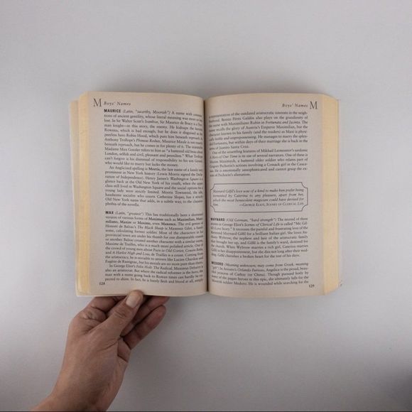 3/$10 - The Penguin Classic Baby Name Book by Carol McD. Wallace - Picture 8 of 12